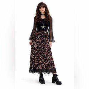 Whimsigoth Black Floral Maxi Skirt Medium Crochet 90s Vintage Peasant Gypsy Dark